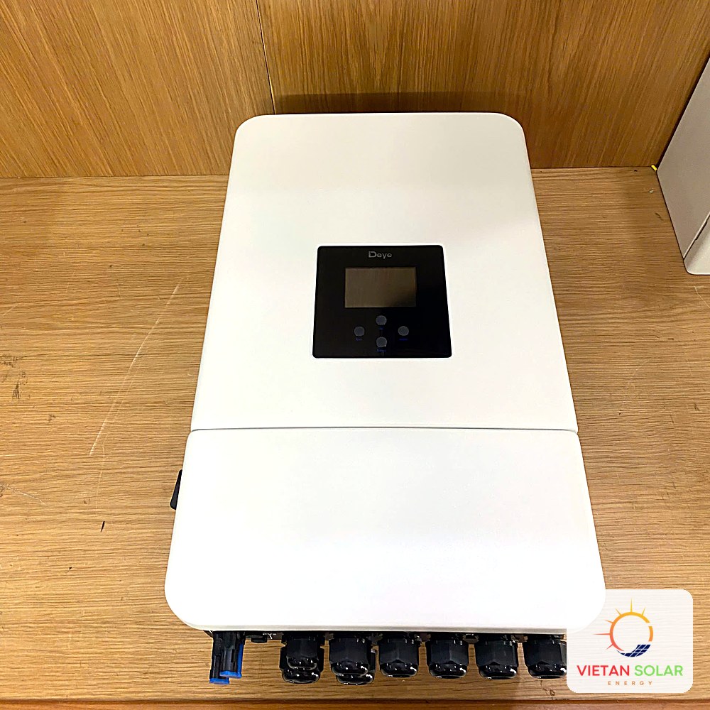Mặt trước biến tần Deye hybrid SG05 – Deye 8kW