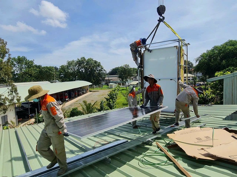 lắp đặt tấm pin năng lượng mặt trời tại tuyên quang